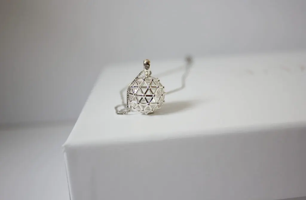 OYLE London Aromatherapy jewellery diffusing necklace