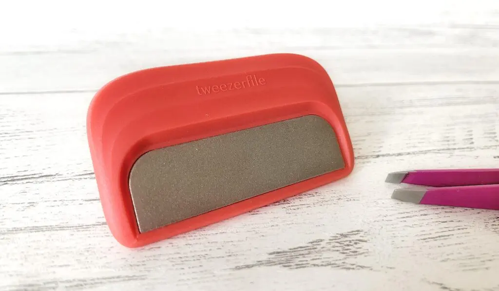 Sustainable skincare switches Tweezerfile help maintain your tweezers reducing the impact on landfill