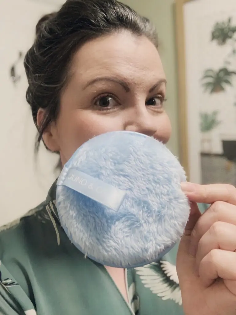 Alex Grace using JUNOCO Cleansing Cookie as part of a double cleanse