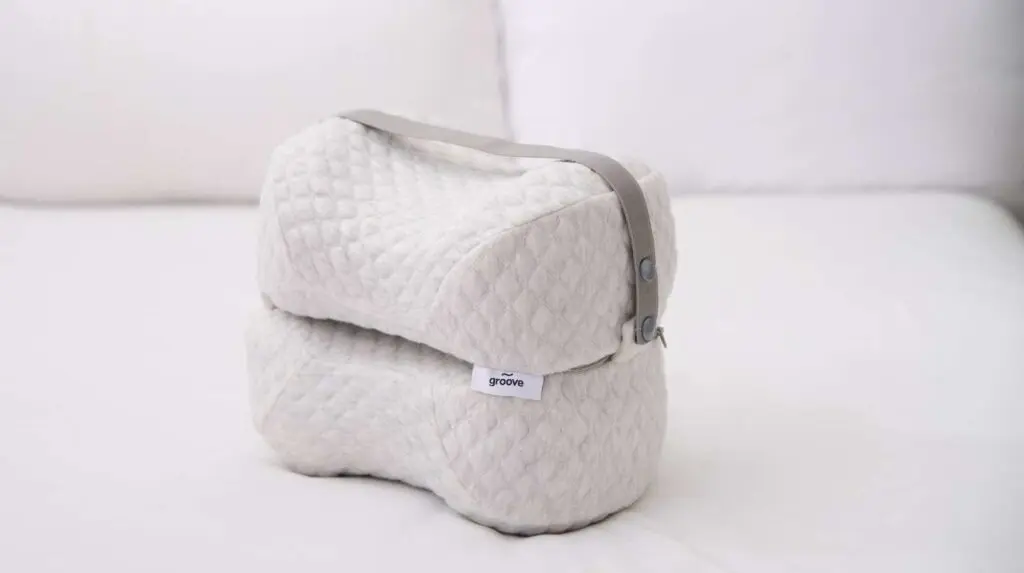 Combination knee pillow designed to support hip and lower back alignment and reduce discomfort for side sleepers